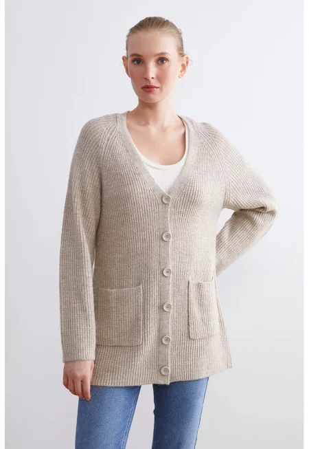 Плетена жилетка с шпиц - Бежов