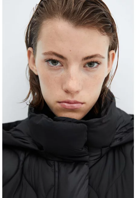 Подплатен дълъг елек Borrasca с качулка