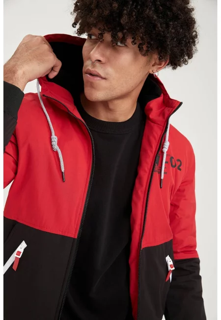 Подплатено яке с цип