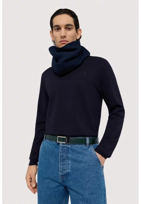 Пуловер с овално деколте