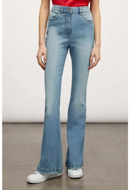 Разкроени дънки с висока талия