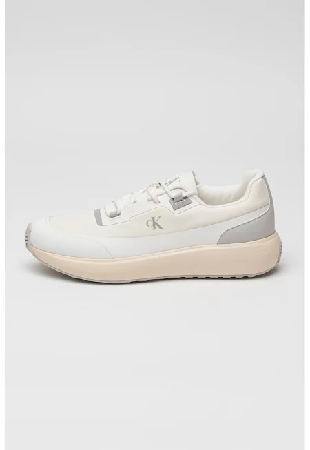 Спортни обувки с лого