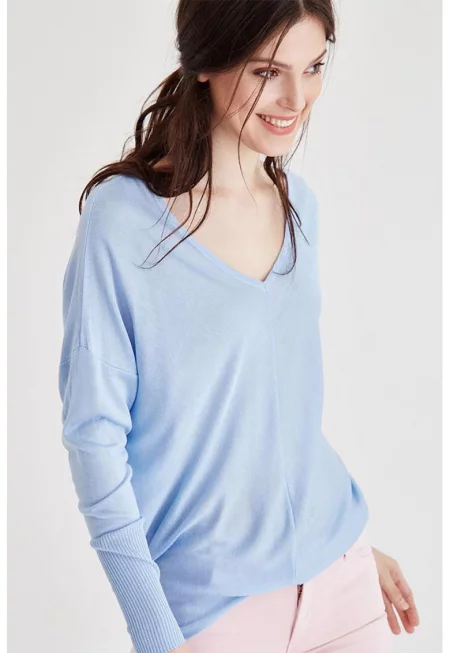 Свободен шпиц пуловер