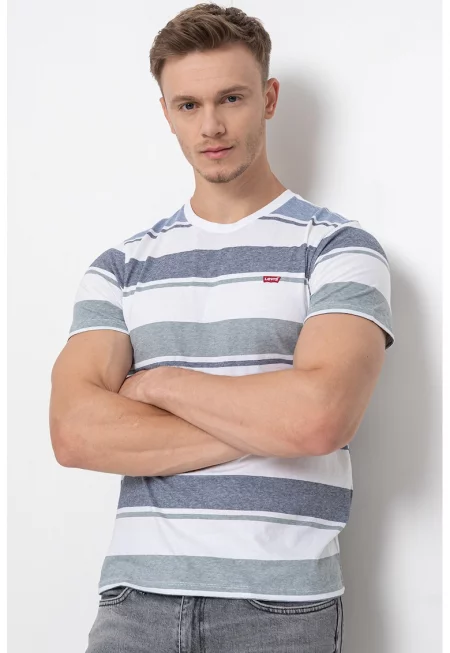 Тениска с овално деколте