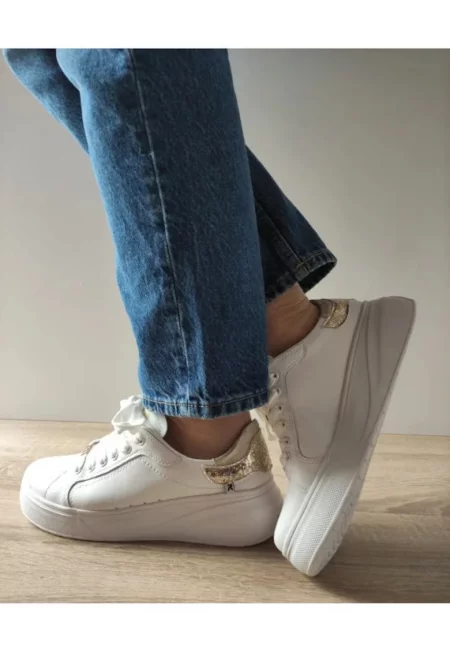 Дамски спортни обувки  W2303-80 бели със златисто - бели