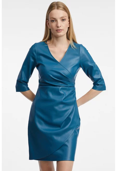 Къса шпиц рокля със застъпен дизайн