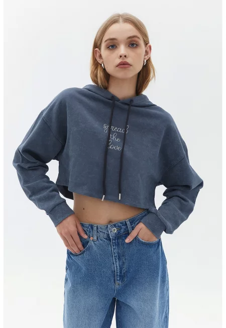 Късо худи с декоративни камъни