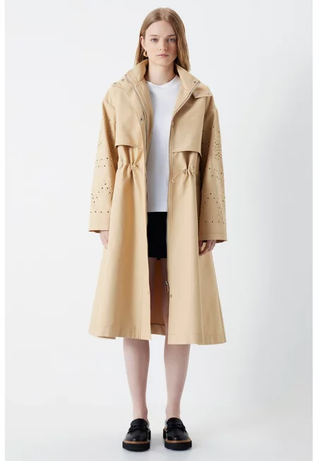 Палто с регулируема талия и перфорации