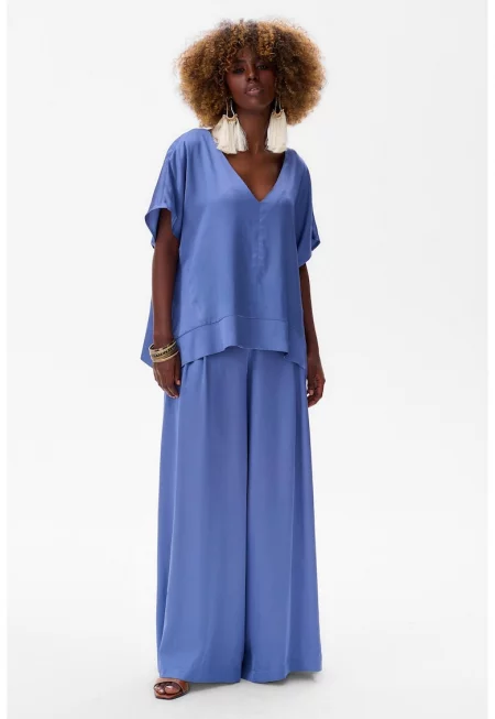 Панталони с отпусната кройка и средна талия