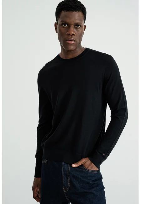 Вълнен пуловер с овално деколте - Черен