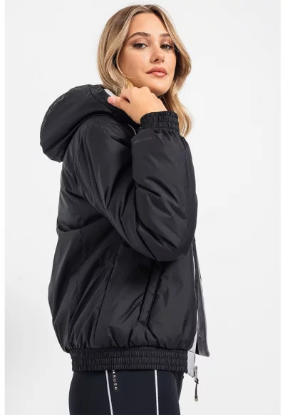 Яке за трекинг с качулка и контрастни панели