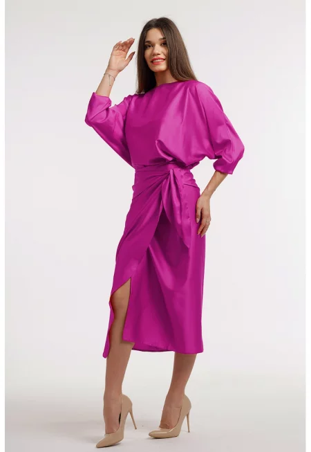 Застъпена рокля с шлиц отпред