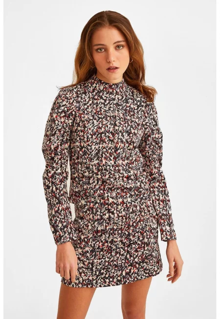 Блуза с принт и ниска яка