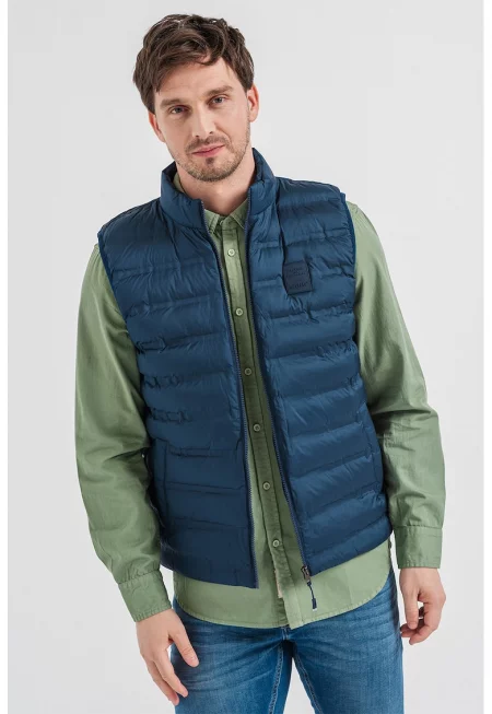 Елек с права яка