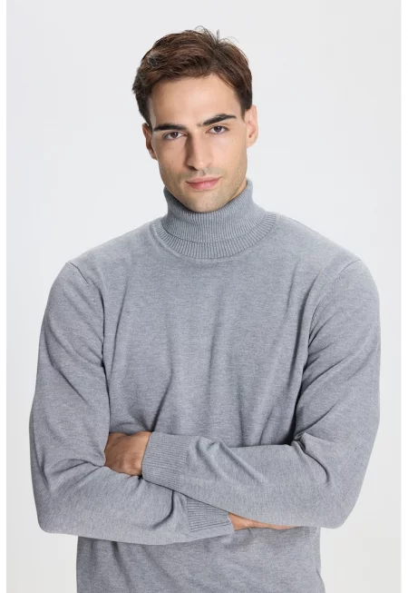 Фино плетен пуловер с поло