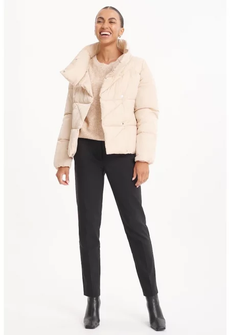 Капитонирано зимно яке с висока яка