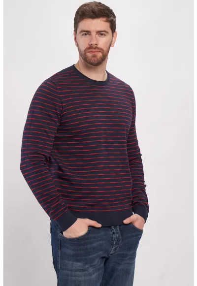 Пуловер с овално деколте и райе