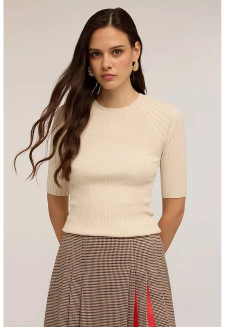 Слим пуловер с къси ръкави и рипс