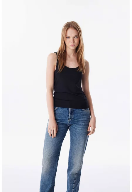 Топ с дълбоко деколте