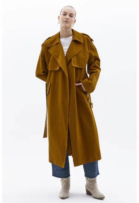 Тренч с раздвоен ревер и скосени джобове - Карамел