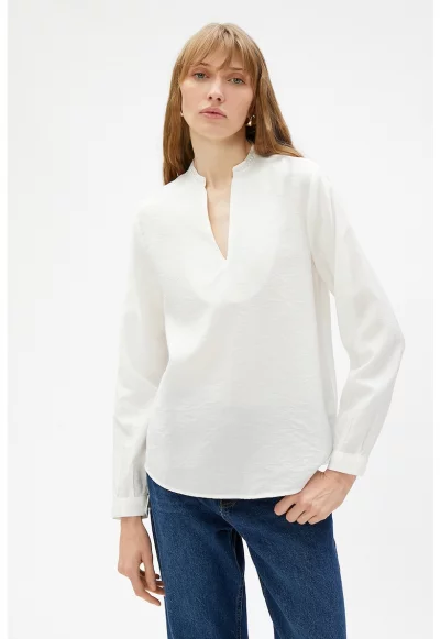 Блуза с апликирани мъниста