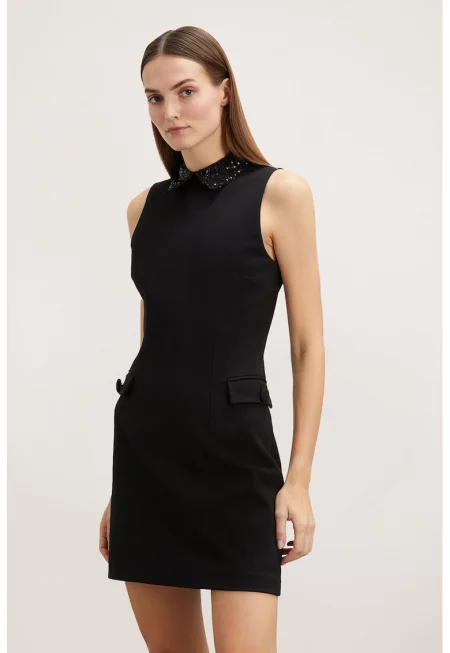 Dresses - Рокля с пайети на яката