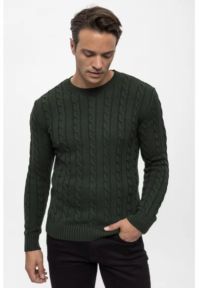 Пуловер с овално деколте и плетка осморка