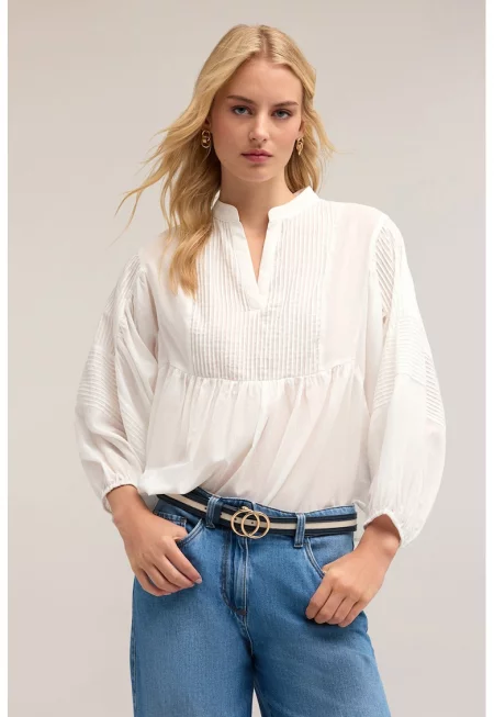 Разкроена шпиц блуза