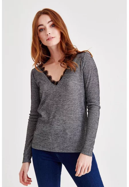 Рипсена шпиц блуза с дантела