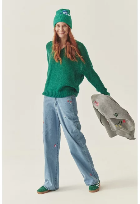 Шпиц пуловер с вълна