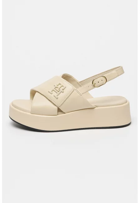 Скосени кожени сандали с кръстосани каишки - Светло бежово