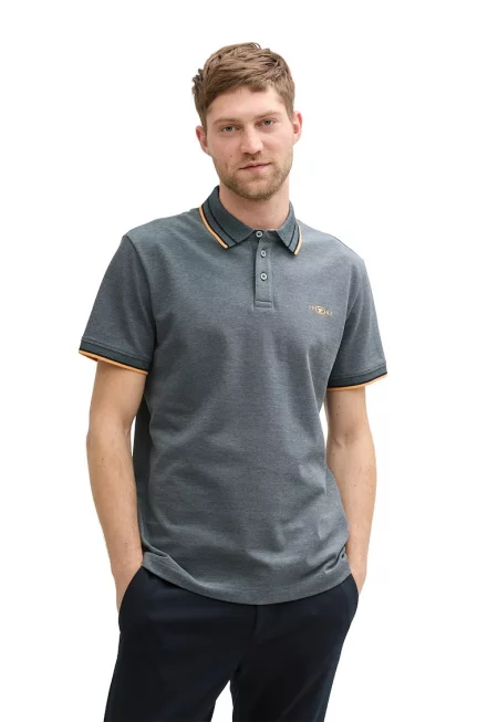 Тениска с яка и контрасти