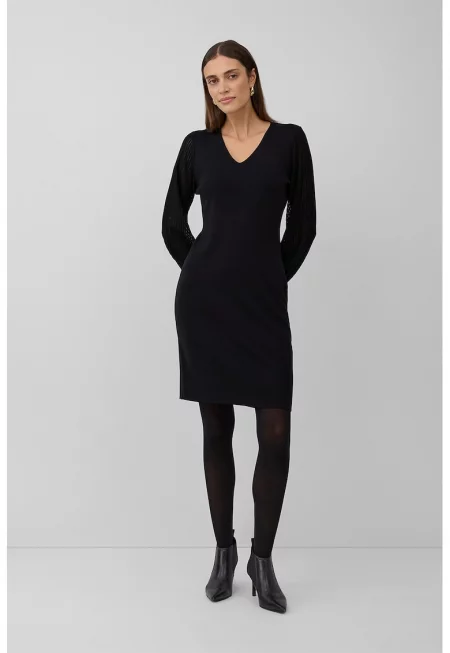 Вталена шпиц рокля