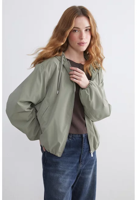 Яке с изчистен десен и качулка