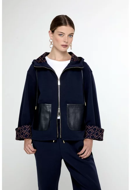 Яке с качулка и джобове от еко кожа