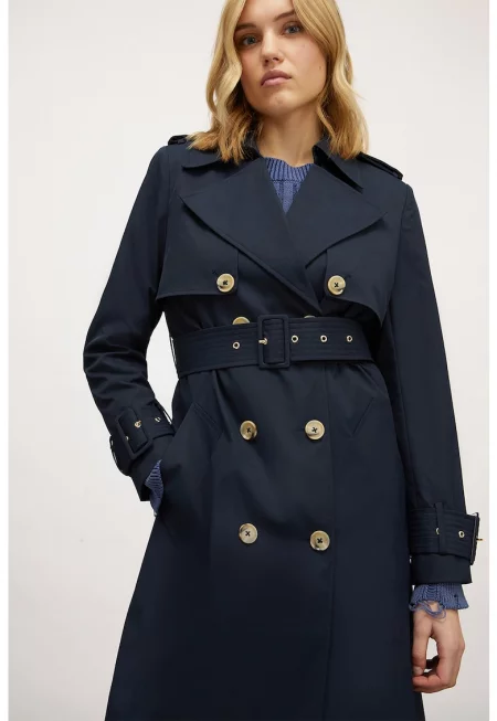 Дълъг тренч с двуредно закопчаване