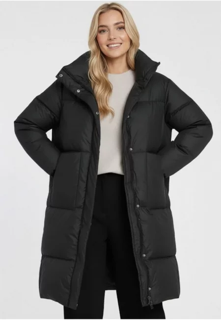 Дълго яке  черно - капитонирано - с вдигната яка - за зимата - с джобове