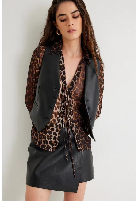 Елек от еко кожа с шпиц - Черен