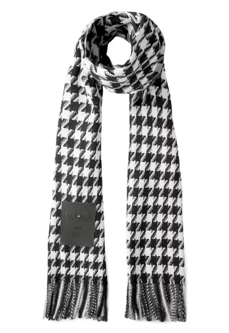 Кариран шал с ресни