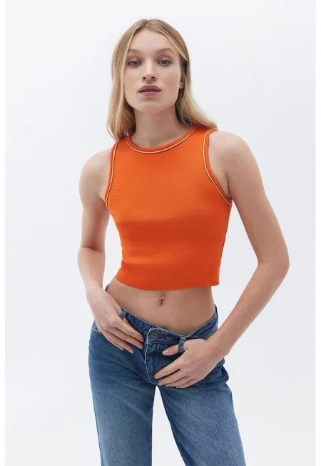 Къс топ с бляскави детайли