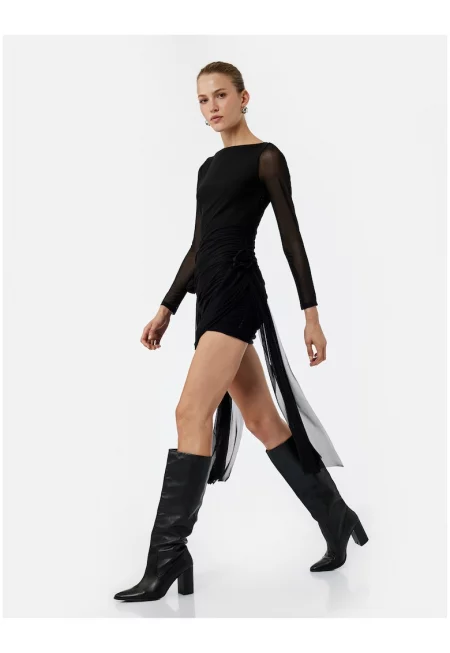 Къса прилепнала рокля с драпирани детайли