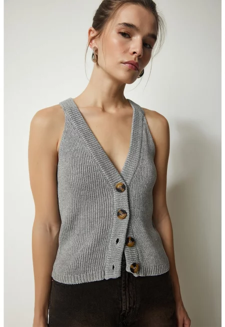 Плетен елек с копчета