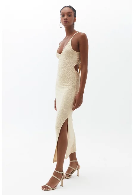 Прилепнала рокля с релеф - Слонова кост