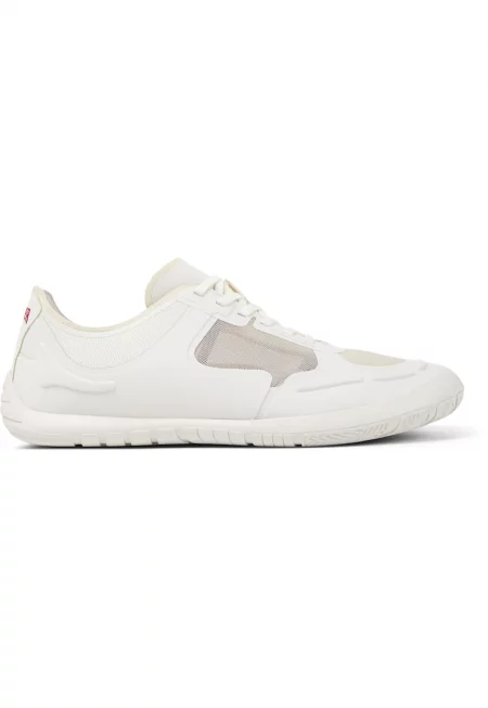 Спортни обувки със синтетика