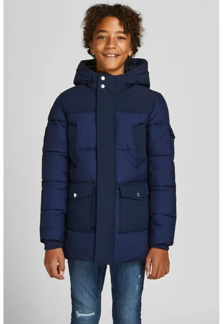 Капитонирана зимна парка с множество джобове