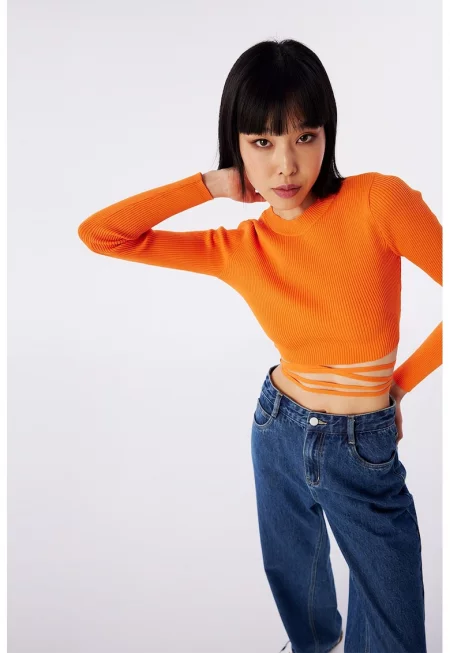 Къса блуза с връзки