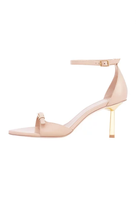 Кожени сандали с каишка на глезена - Бежов