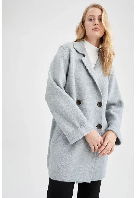 Палто с двуредно закопчаване и раздвоен ревер