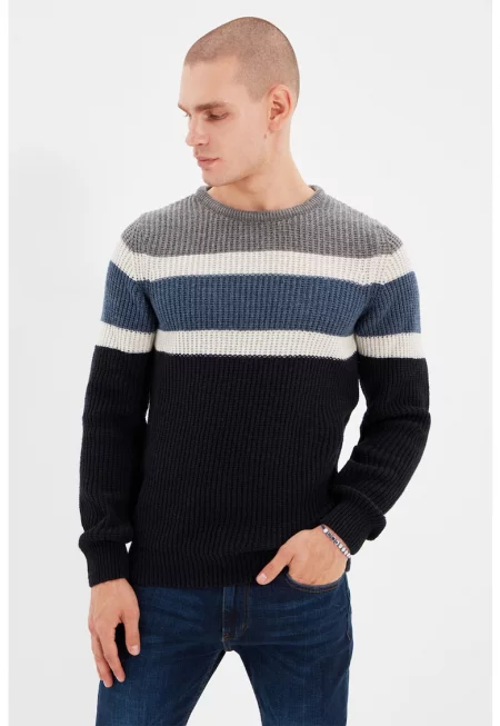 Пуловер с овално деколте