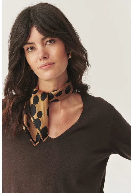 Пуловер с шпиц - Тъмнокафяв